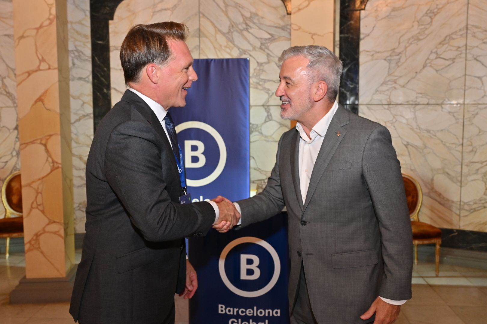 El president de Barcelona Global, Josep Lluís Sant Feliu, saluda a l’alcalde de Barcelona, Jaume Collboni, a la seva arribada al Palau de Pedralbes. El president de Barcelona Global, Josep Lluís Sant Feliu, saluda a l’alcalde de Barcelona, Jaume Collboni, a la seva arribada al Palau de Pedralbes.