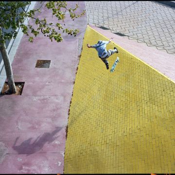 El skater Javier Sarmiento, fotografiat a Barcelona per Ed Templeton. © Ed Templeton