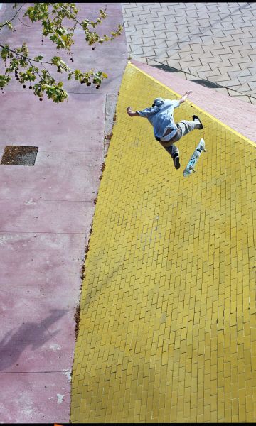 El skater Javier Sarmiento, fotografiat a Barcelona per Ed Templeton. © Ed Templeton El skater Javier Sarmiento, fotografiat a Barcelona per Ed Templeton. © Ed Templeton