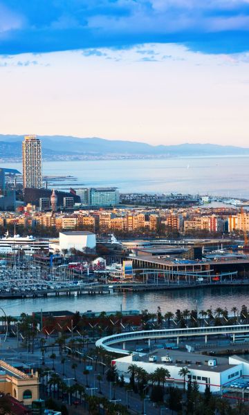 Port de Barcelona al capvespre © Freepick