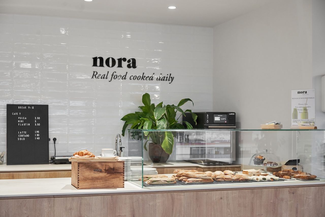 Interior d'una cantina de Nora Foods Cooked Daily © Nora Foods Interior d'una cantina de Nora Foods Cooked Daily © Nora Foods