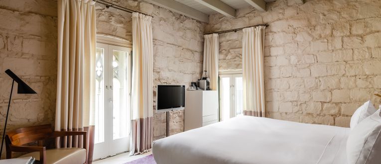 Una de les habitacions d’aquest edifici amb molta història. © Mercer Hotel Una de les habitacions d’aquest edifici amb molta història. © Mercer Hotel