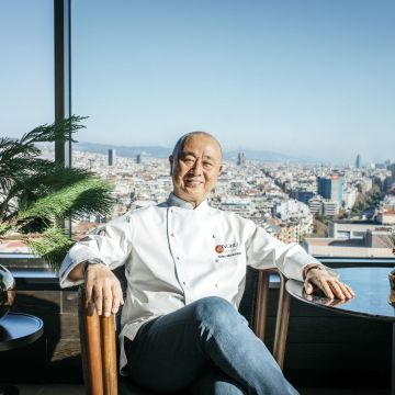 Nobu Matsuhisa, des del restaurant Nobu Barcelona, amb vistes a la ciutat © Cedida Nobu Matsuhisa, des del restaurant Nobu Barcelona, amb vistes a la ciutat © Cedida