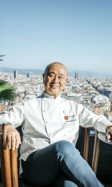 Nobu Matsuhisa, des del restaurant Nobu Barcelona, amb vistes a la ciutat © Cedida Nobu Matsuhisa, des del restaurant Nobu Barcelona, amb vistes a la ciutat © Cedida
