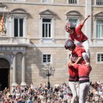 Enxaneta que fa l’aleta en un 2 de 8 dels Castellers de Barcelona © Ceci Fimia 