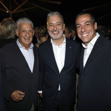 Jordi Clos, Jaume Collboni i Joaquim Clos, durant la 30a edició de la festa de La Terraza del Claris, celebrada a l’hotel Claris de Barcelona.