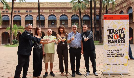 Foto de família de la presentació del Tasta Nou Barris