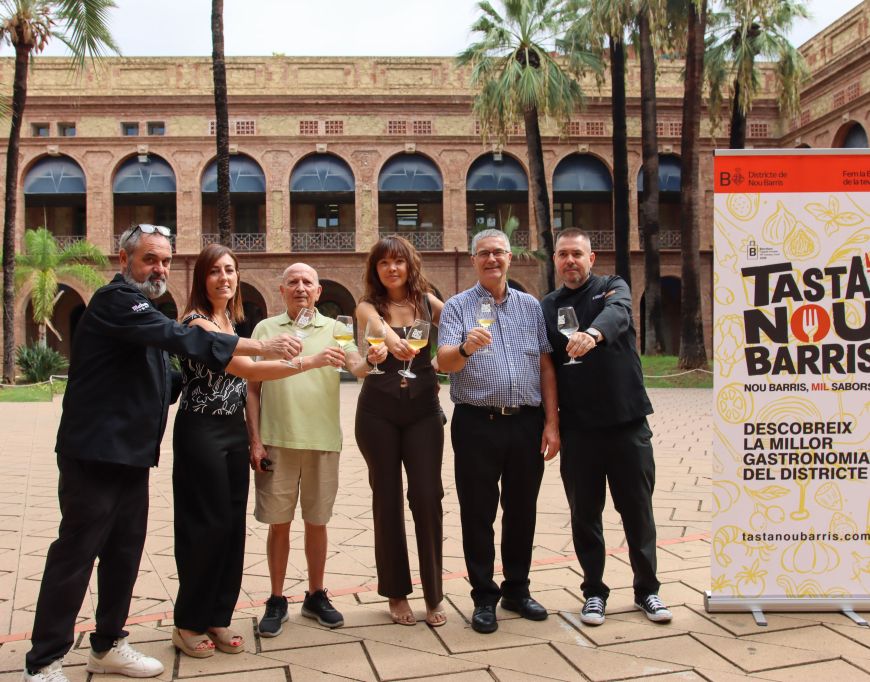 Foto de família de la presentació del Tasta Nou Barris