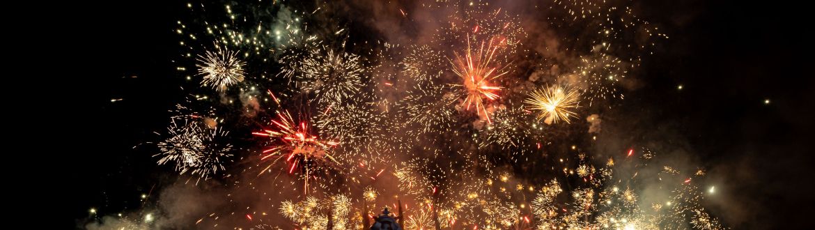 Focs artificials després del Toc d'Inici de la Mercè. © Àngel Bravo Focs artificials després del Toc d'Inici de la Mercè. © Àngel Bravo