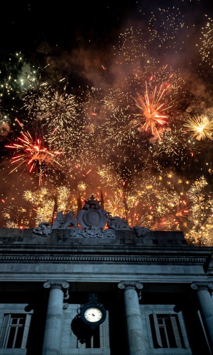 Focs artificials després del Toc d'Inici de la Mercè. © Àngel Bravo