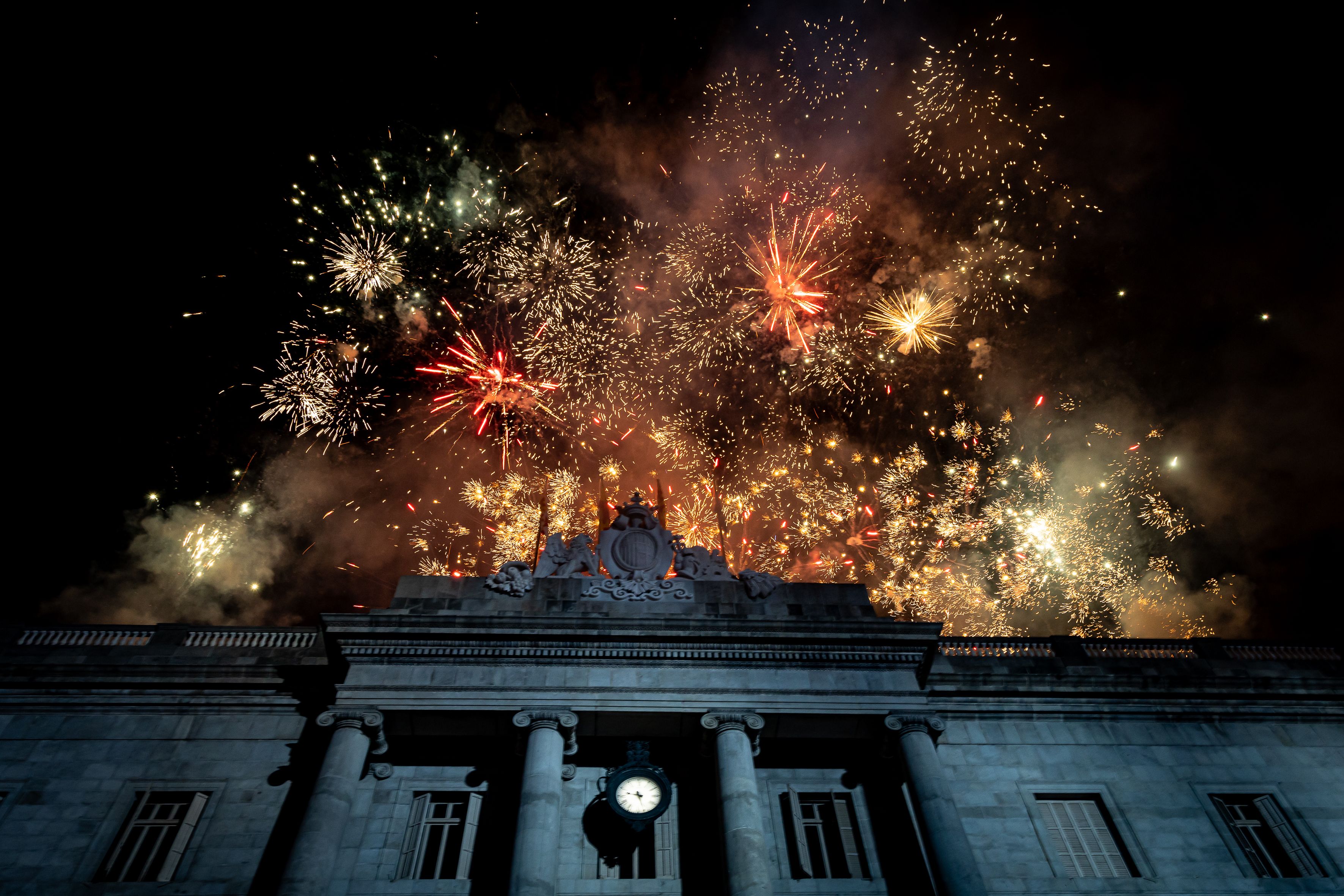 Focs artificials després del Toc d'Inici de la Mercè. © Àngel Bravo