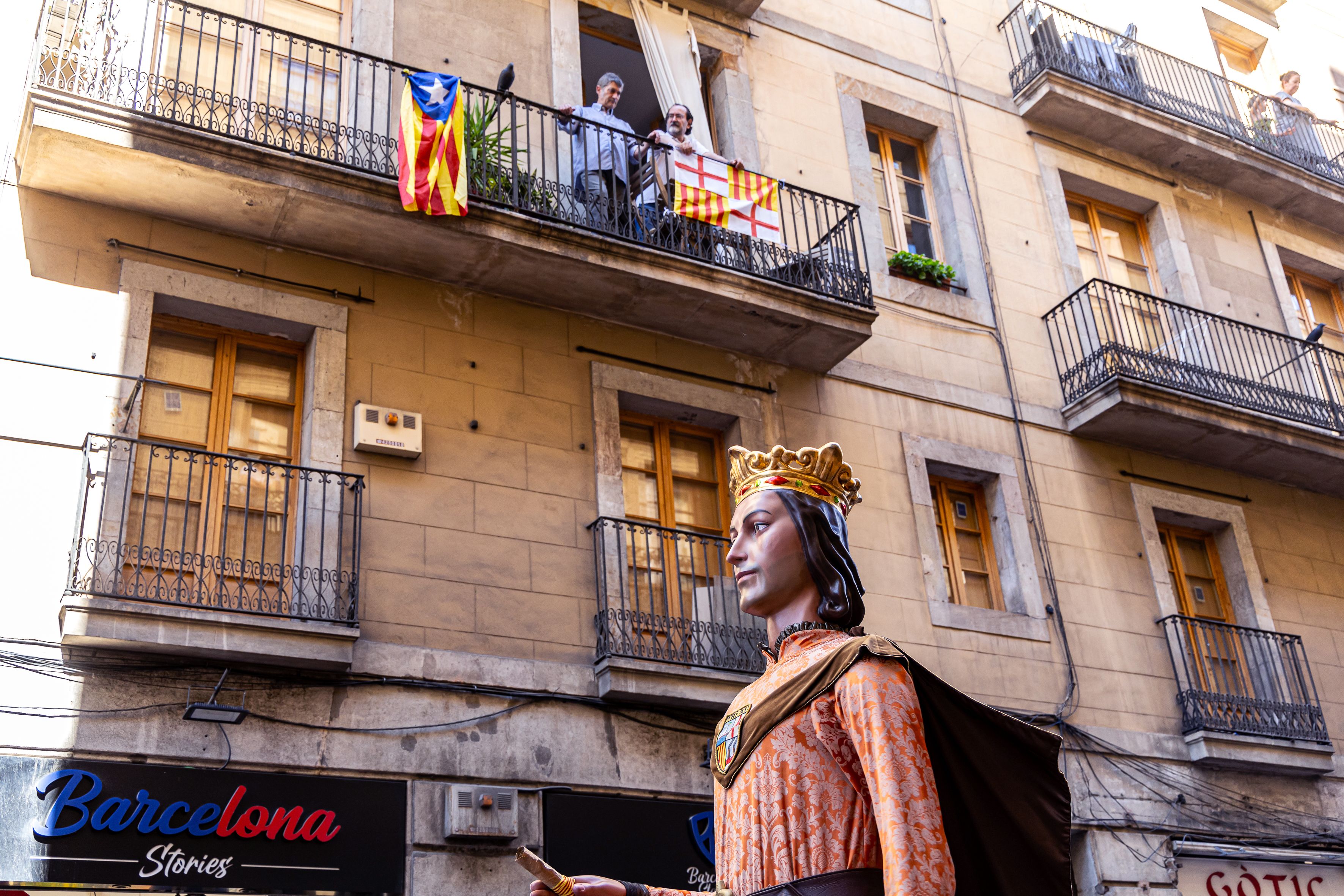 La Passada de Nans i Gegants omple els carrers de Barcelona de tradició i festa durant la Mercè. © Àngel Bravo