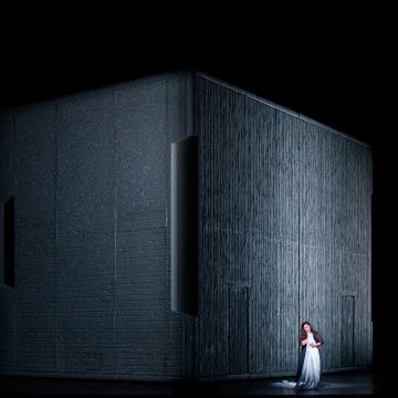 El Gran Teatre del Liceu ha inaugurat la temporada 2026/2027 amb una versió d'Aida de Giuseppe Verdi, sota la direcció escènica de l'artista iraniana Shirin Neshat © Sergi Panizo - El Gran Teatre del Liceu ha inaugurat la temporada 2026/2027 amb una versió d'Aida de Giuseppe Verdi, sota la direcció escènica de l'artista iraniana Shirin Neshat © Sergi Panizo -