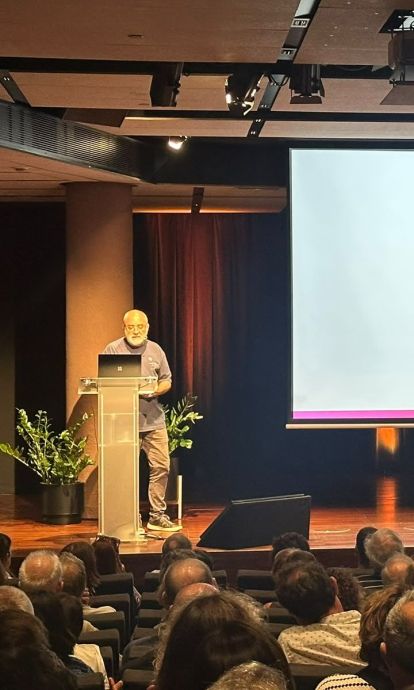 Conferència del físic Alfons Cornella Conferència del físic Alfons Cornella