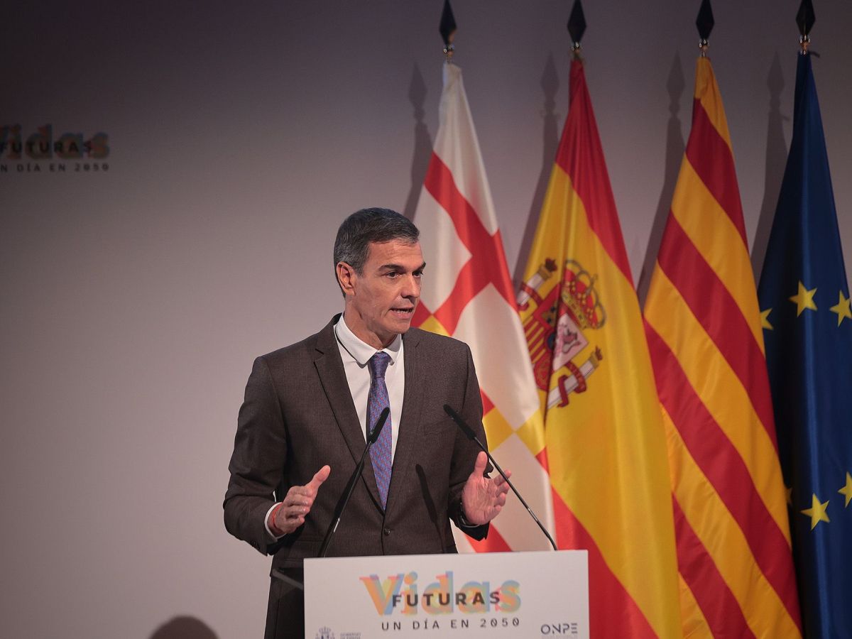 El president del Govern, Pedro Sánchez, intervé en la cloenda de l’acte de presentació de l’informe «Vides futures: un dia el 2050». El president del Govern, Pedro Sánchez, intervé en la cloenda de l’acte de presentació de l’informe «Vides futures: un dia el 2050».