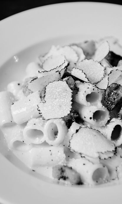 La carbonara de Gabriele Milani, elaborada amb pasta mezza manica, només es pot provar un dia a la setmana
