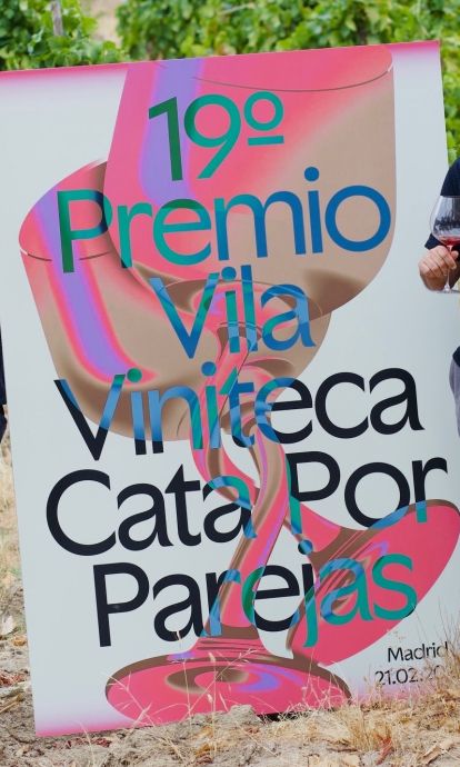 Quim Vila, Ramon Esteve, Joan Josep Bertran i Siscu Martí amb el cartell de la 19a edició del Tast per Parelles de Vila Viniteca © Cedida Quim Vila, Ramon Esteve, Joan Josep Bertran i Siscu Martí amb el cartell de la 19a edició del Tast per Parelles de Vila Viniteca © Cedida