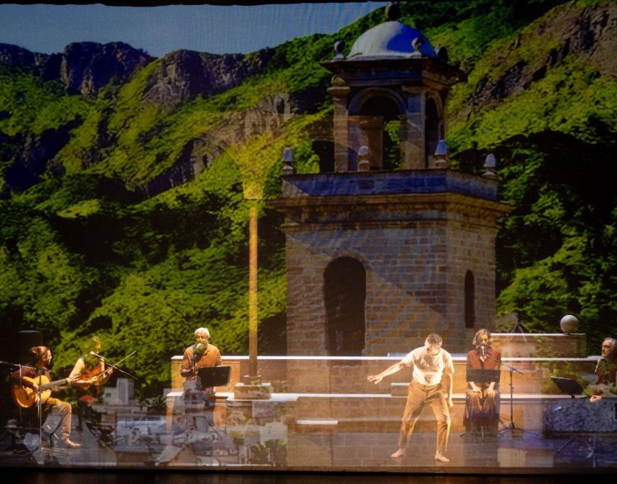 Escena de l'espectacle 'Vientos del pueblo'. ©Agustí Torres