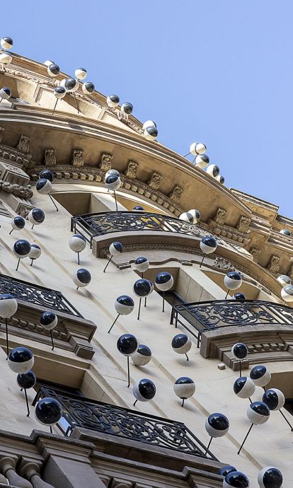 Els ulls dissenyats per Frederic Amat, convertits avui en la característica més destacada de l’exterior de l’Hotel Ohla. © Aqua Hotel