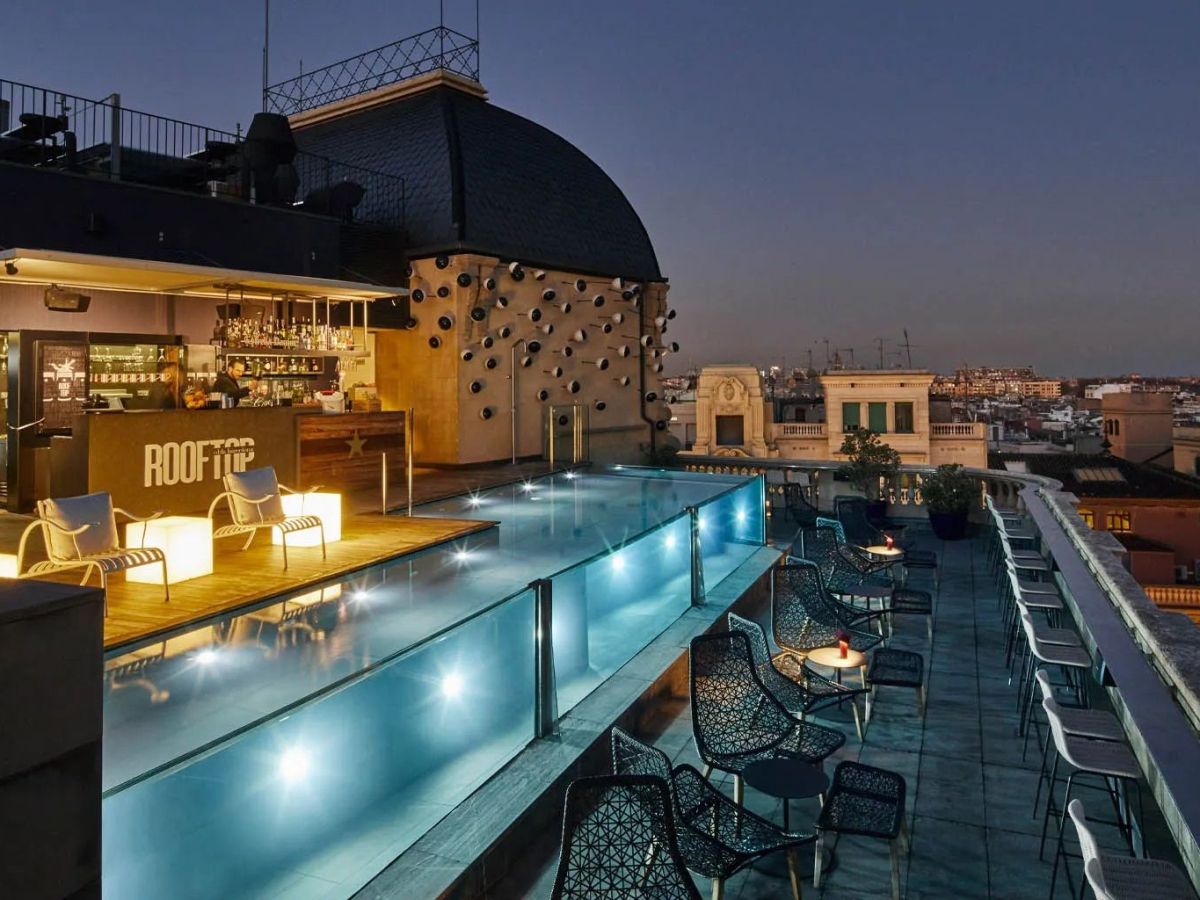 El terrado o Rooftop del hotel es uno de los espacios más apreciados del establecimiento. Desde ahí, los terrados de Ciutat Vella y buenas vistas a la ciudad. © Aqua Hotels El terrado o Rooftop del hotel es uno de los espacios más apreciados del establecimiento. Desde ahí, los terrados de Ciutat Vella y buenas vistas a la ciudad. © Aqua Hotels