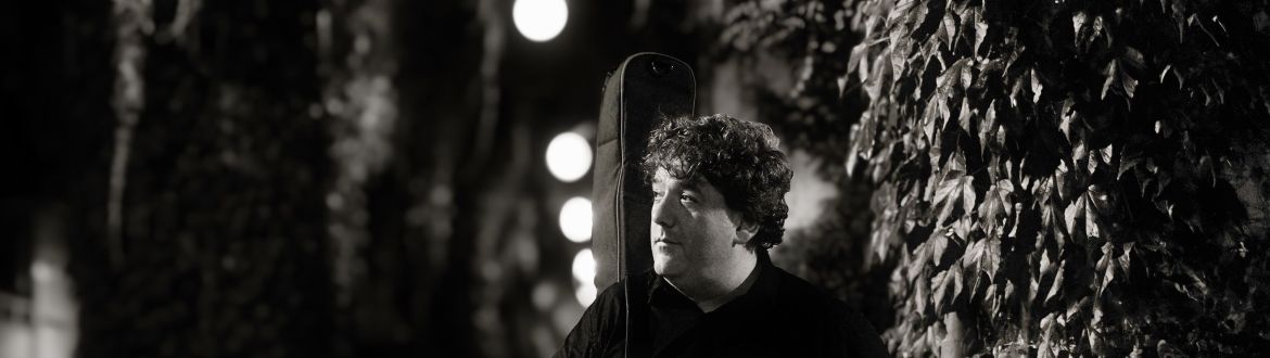El músic, escriptor i guionista de televisió Dimas Rodríguez. © Èric Palaudàries