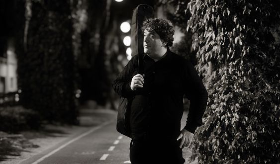 El músic, escriptor i guionista de televisió Dimas Rodríguez. © Èric Palaudàries