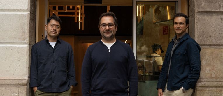Naoyuki Haginoya, xef executiu del Grup Nomo; i Borja i Juan Molina-Martell, cofundadors. © Nomo Naoyuki Haginoya, xef executiu del Grup Nomo; i Borja i Juan Molina-Martell, cofundadors. © Nomo