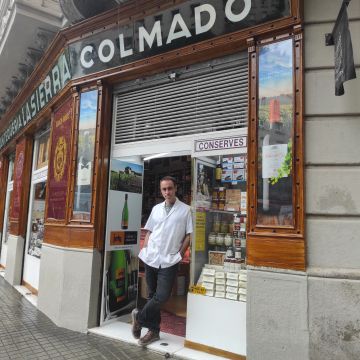 Ramon Lasierra, a la porta de la seva botiga © Cedida