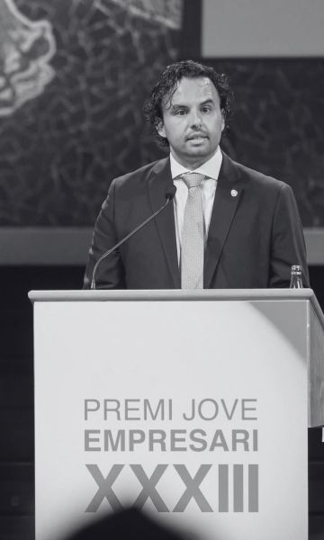 Vicenç del Mar llegint el seu discurs durant el Premi Jove Empresari d'AIJEC. © AIJEC Vicenç del Mar llegint el seu discurs durant el Premi Jove Empresari d'AIJEC. © AIJEC