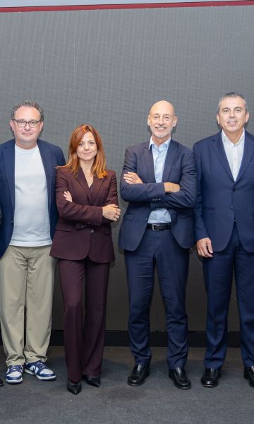 Marcos Ugarte, president del Grup PHAROS; Aleix Valls, fundador i CEO de WeArtificial; Elena Busquets, directora de The New Barcelona Post; Xavier Comerma, director general adjunt de Banc Sabadell; i Benito Reales, subdire Marcos Ugarte, president del Grup PHAROS; Aleix Valls, fundador i CEO de WeArtificial; Elena Busquets, directora de The New Barcelona Post; Xavier Comerma, director general adjunt de Banc Sabadell; i Benito Reales, subdire