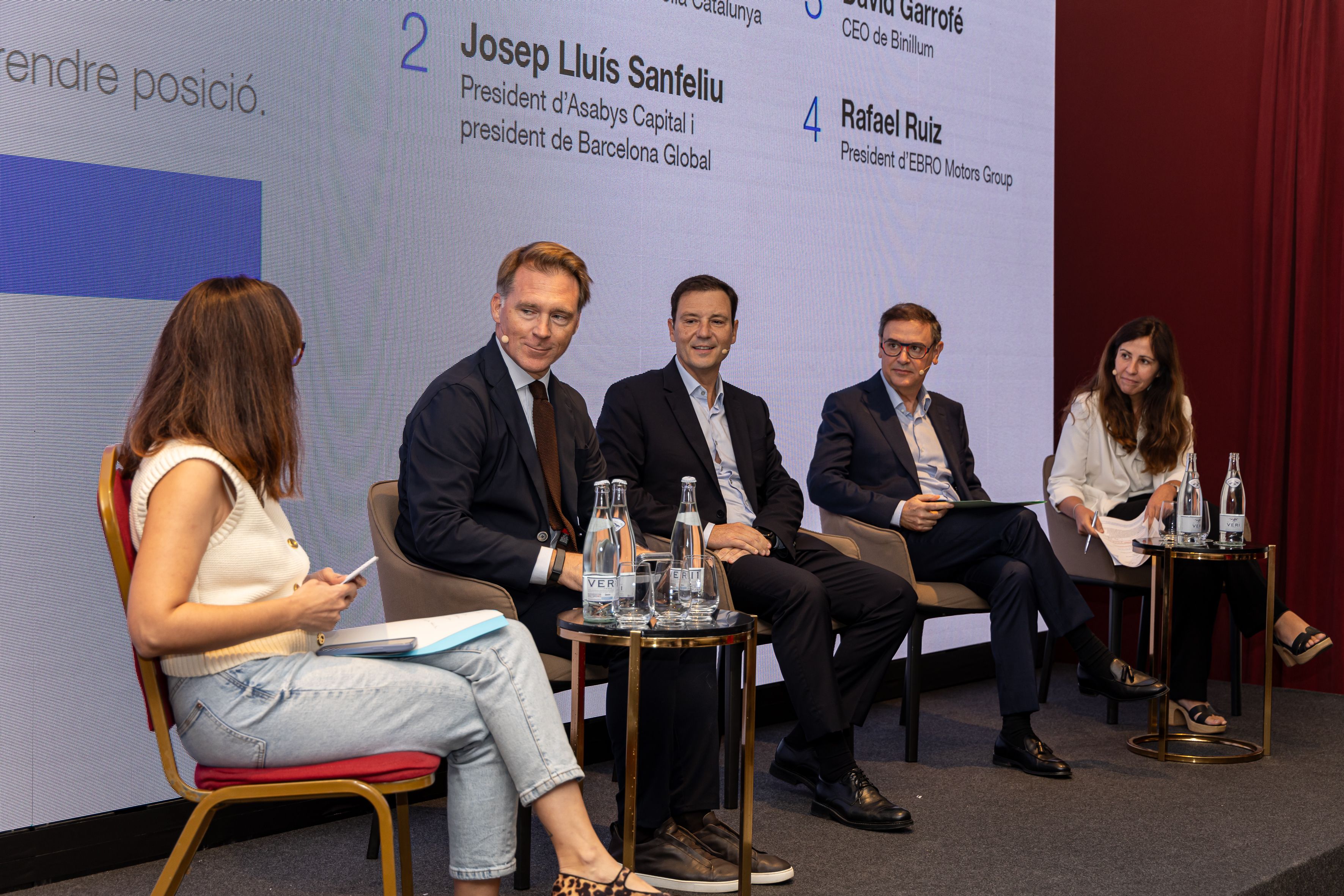 (D'esquerra a derta) Sara Puig, directora de comunicació del Col·legi d'Economistes de Catalunya; Josep Lluís Sanfeliu, president de Barcelona Global; David Garrofé, exsecretari general de Cecot i CEO de Binillum; Rafael Ruiz, president d’EBRO Motors Group; i Raquel Carrasco, directora general de Veolia Catalunya © Àngel Bravo (D'esquerra a derta) Sara Puig, directora de comunicació del Col·legi d'Economistes de Catalunya; Josep Lluís Sanfeliu, president de Barcelona Global; David Garrofé, exsecretari general de Cecot i CEO de Binillum; Rafael Ruiz, president d’EBRO Motors Group; i Raquel Carrasco, directora general de Veolia Catalunya © Àngel Bravo