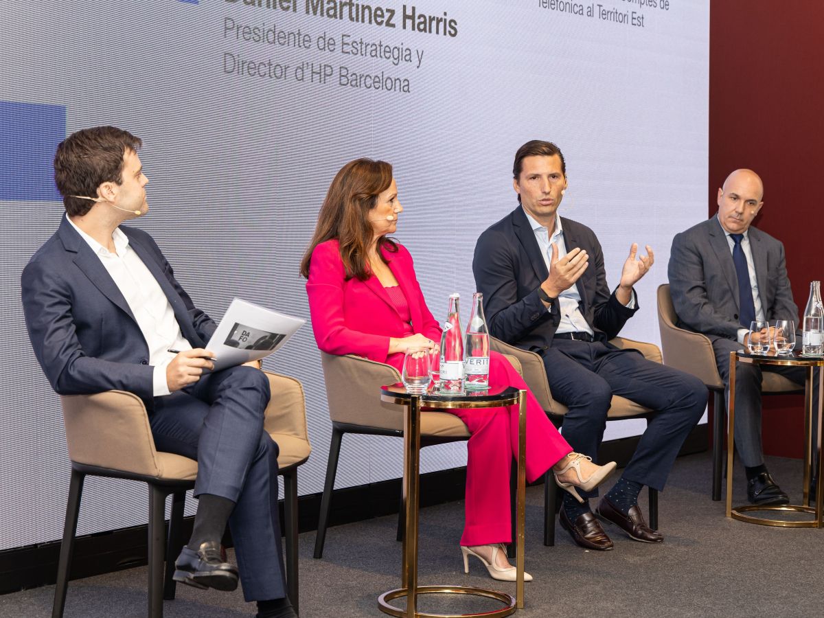 Víctor Costa, empresari i moderador, Mercedes Oblanca (Accenture), Daniel Martínez Harris (HP Barcelona), i Jordi Giné (Telefónica). © Àngel Bravo Víctor Costa, empresari i moderador, Mercedes Oblanca (Accenture), Daniel Martínez Harris (HP Barcelona), i Jordi Giné (Telefónica). © Àngel Bravo