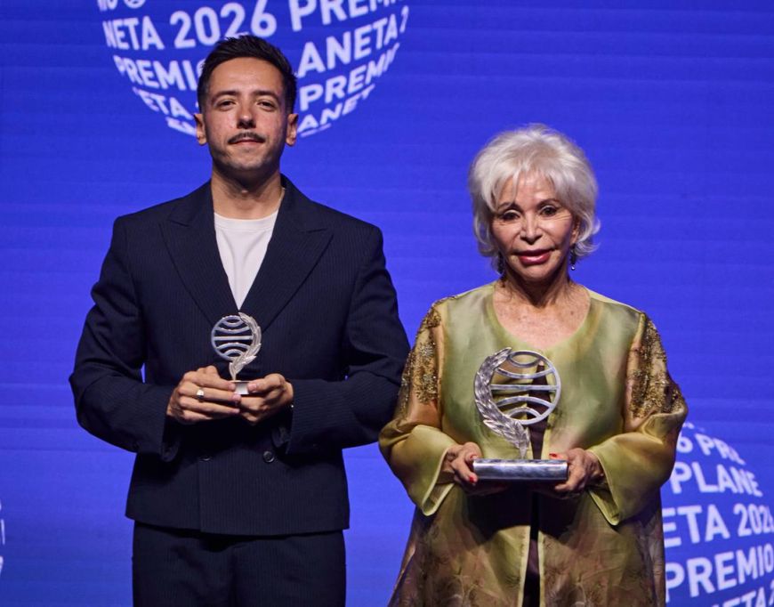 Les novel·les 'La hora antes del alba', d’Isabel Allende, i 'La añoranza', de Sergio Hernández Carrasco, guanyadora i finalista del Premi Planeta 2026. © Planeta
