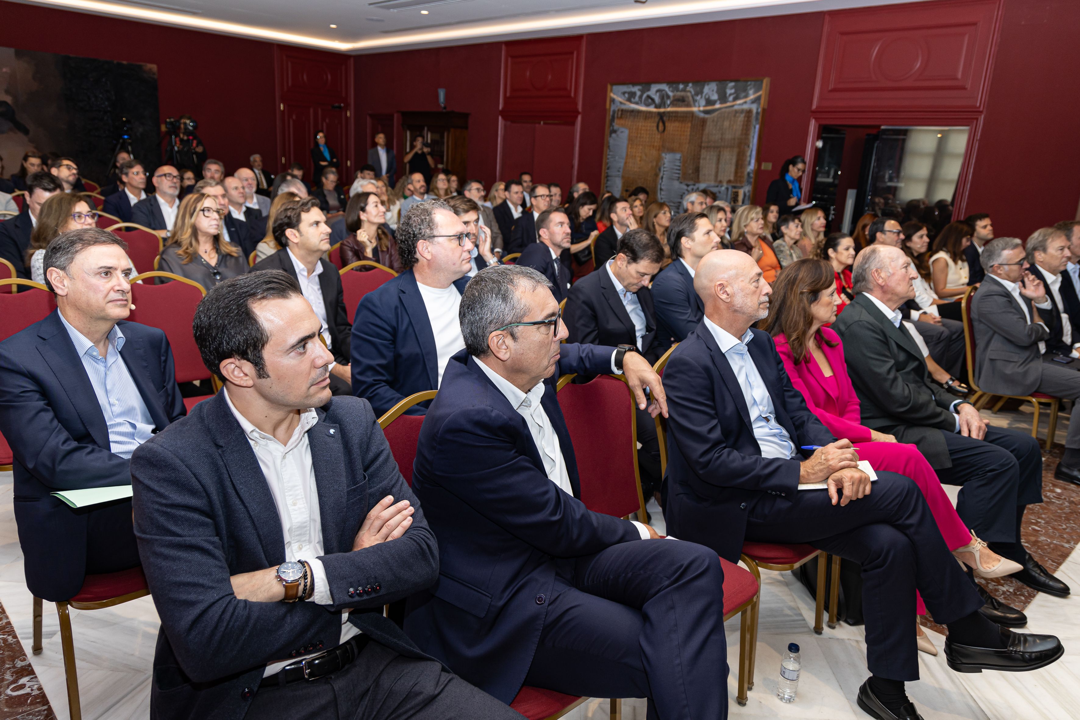 Un centenar de representants destacats de l’ecosistema empresarial català s’han reunit en la primera edició del DAFO Barcelona 2027. © Àngel Bravo