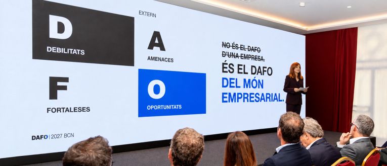 Geopolítica i intel·ligència artificial han centrat el debat de DAFO Barcelona 2027, per contribuir a anticipar les decisions del futur. © Àngel Bravo Geopolítica i intel·ligència artificial han centrat el debat de DAFO Barcelona 2027, per contribuir a anticipar les decisions del futur. © Àngel Bravo