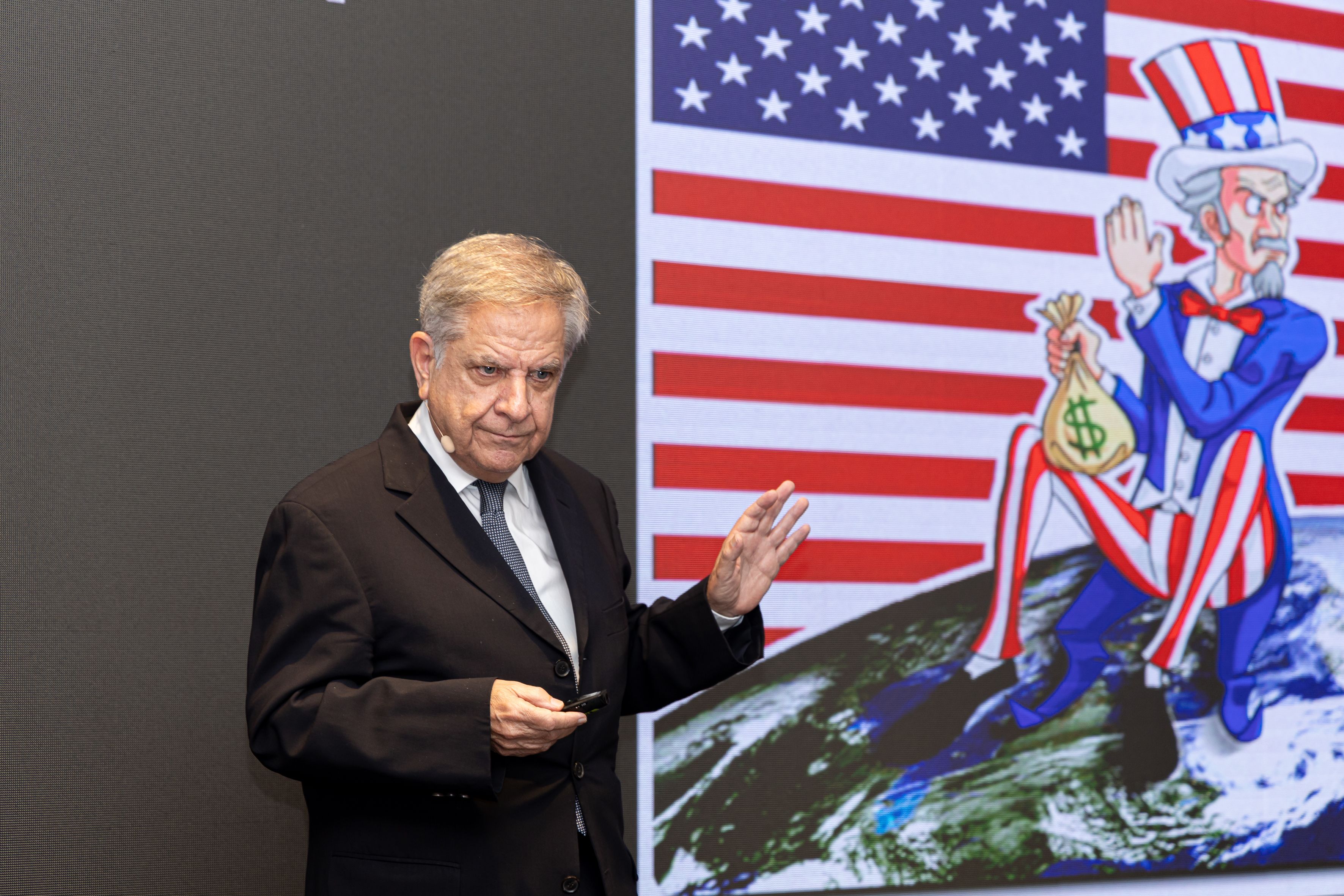 Marcos Urarte, president del Grup PHAROS, ha destacat la importància d’anticipar-se als canvis geopolítics i comprendre’n l’impacte en les decisions empresarials. © Àngel Bravo