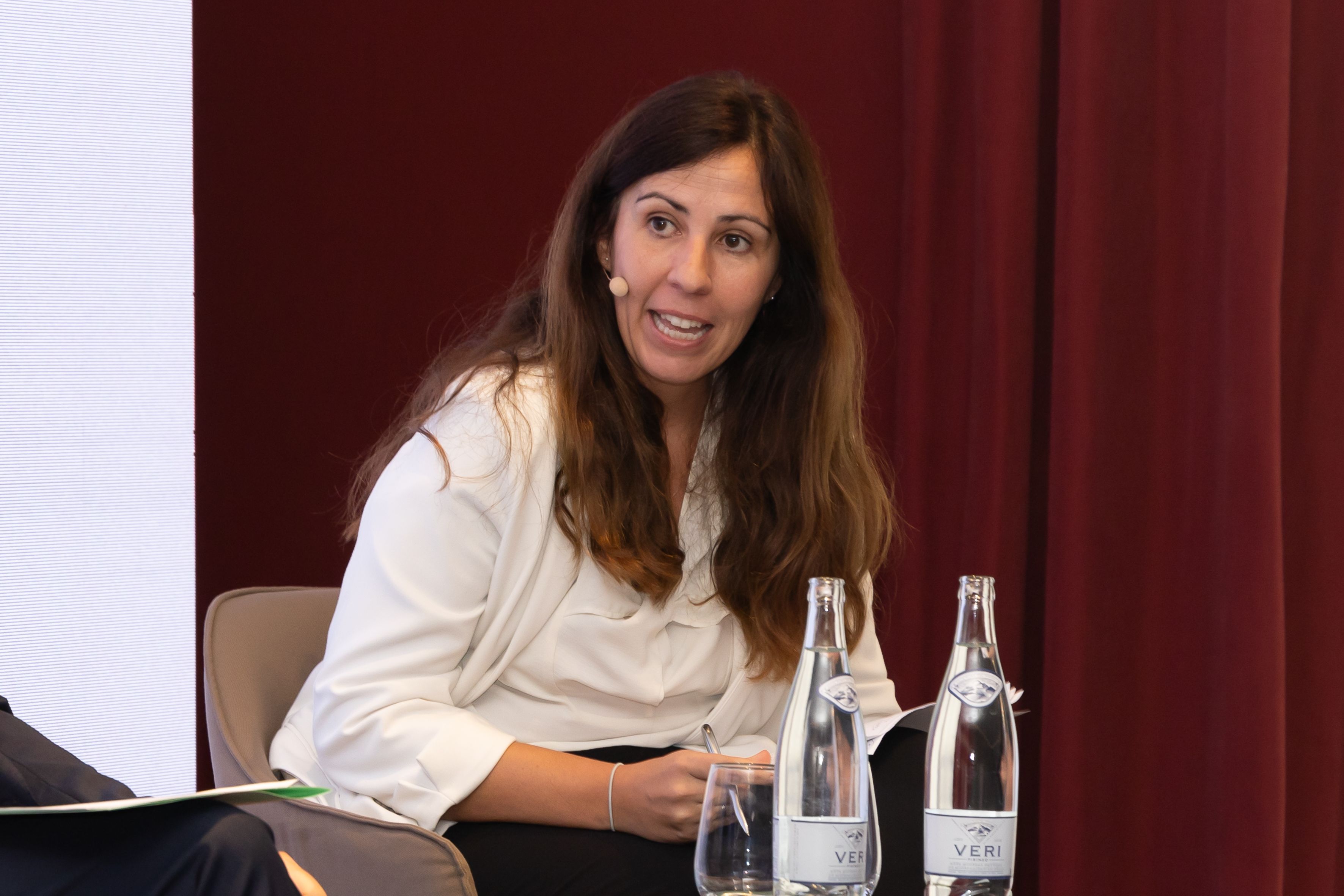 Raquel Carrasco, directora general de Veolia Catalunya, ha reivindicat la resiliència davant l’escassetat de recursos i la volatilitat dels preus. © Àngel Bravo