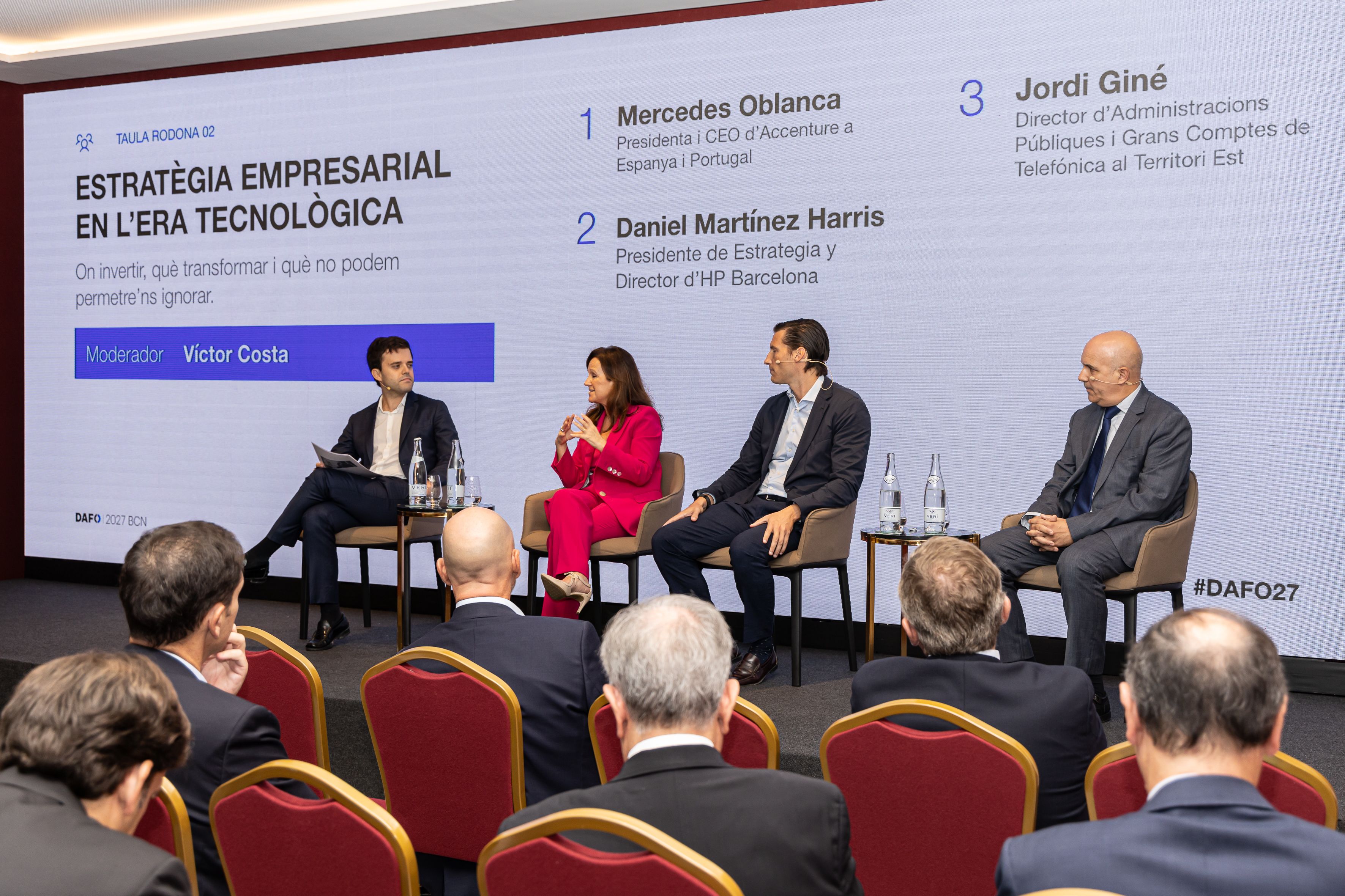 Víctor Costa, empresari i moderador, ha conduït la taula rodona sobre l’aplicació de la intel·ligència artificial a les empreses, amb la participació de Mercedes Oblanca (Accenture), Jordi Giné (Telefónica) i Daniel Martínez Harris (HP Barcelona). © Àngel Bravo