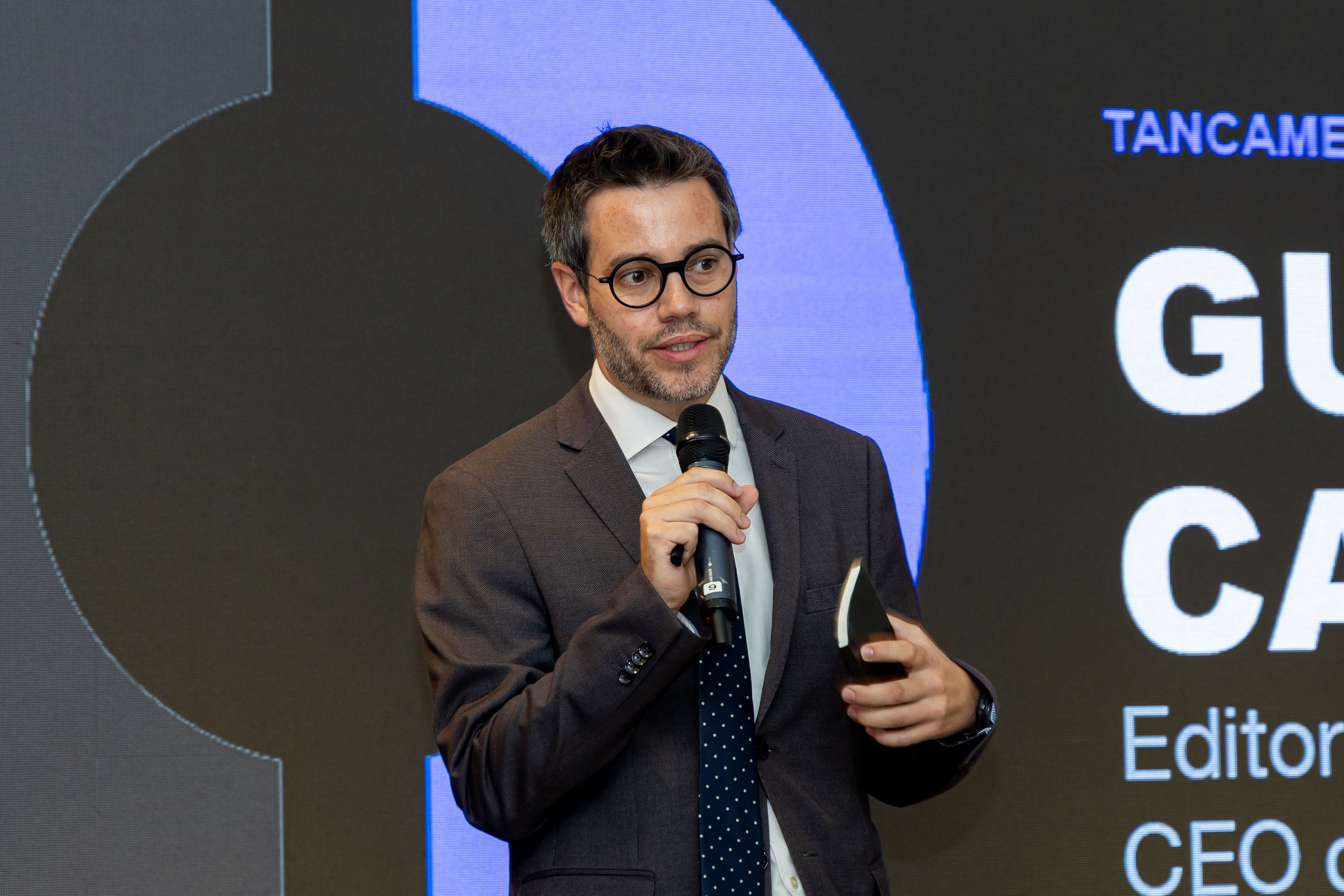 Guillem Carol, CEO de Must Media, ha estat l’encarregat de tancar la jornada de DAFO Barcelona 2027, marcada per la reflexió sobre els reptes i les oportunitats del teixit empresarial. © Àngel Bravo