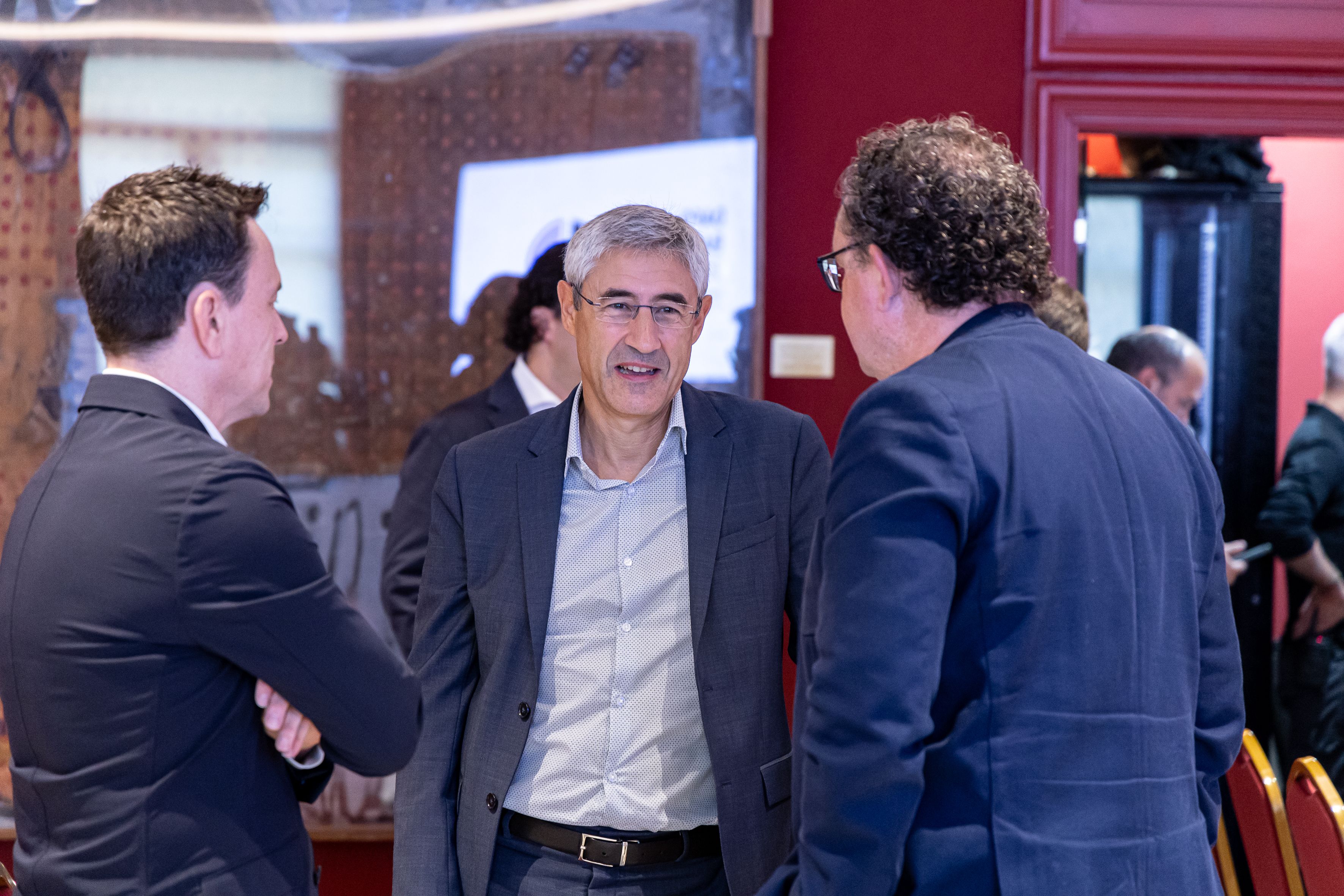 Professionals i representants del món empresarial es troben a DAFO Barcelona 2027. © Àngel Bravo