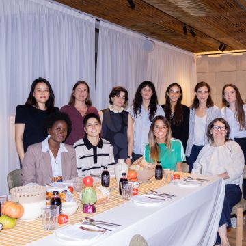 Les dones que hi ha darrere dels productes de la primera carta de Juno Kitchen, juntament amb representants de Juno House. © Juno House Les dones que hi ha darrere dels productes de la primera carta de Juno Kitchen, juntament amb representants de Juno House. © Juno House