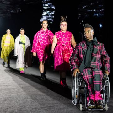 La desfilada de la marca barcelonina de roba adaptada Free Form Style a la passarel·la de la 080 Barcelona Fashion, l'any 2023. © 080 Barcelona Fashion La desfilada de la marca barcelonina de roba adaptada Free Form Style a la passarel·la de la 080 Barcelona Fashion, l'any 2023. © 080 Barcelona Fashion
