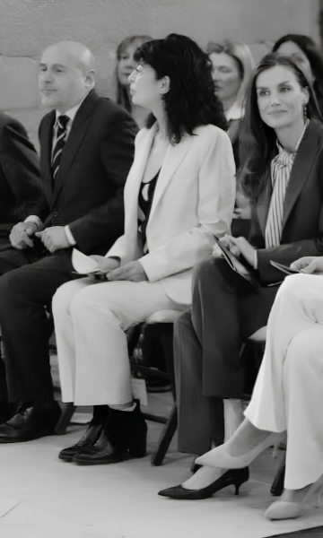 Laia Rogel i el seu vestuari per rebre a S.M. Reina Letizia. ©GTres Laia Rogel i el seu vestuari per rebre a S.M. Reina Letizia. ©GTres