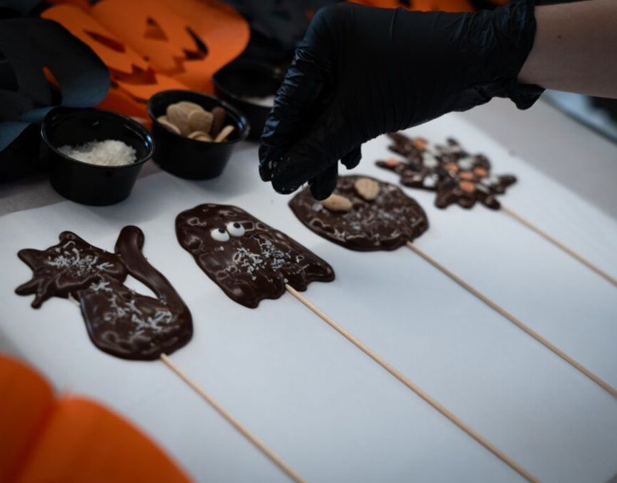 Taller de piruletes de Castaween al Museu de la Xocolata Taller de piruletes de Castaween al Museu de la Xocolata