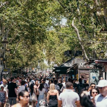 Gent passejant per Les Rambles de Barcelons © Júlia Arnau (Ajuntament de Barcelona)