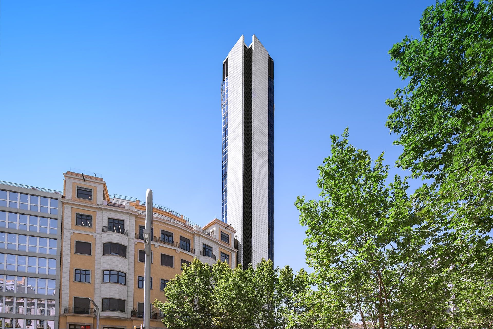 Edificio del antiguo Corte Inglés de Francesc Macià