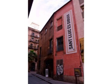 Façana del Cercle Artístic Sant Lluc, al carrer Mercaders.