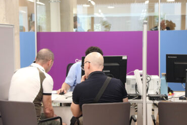 Ciutadans a l'Agència Tributària de Catalunya. © Maria Asmarat / ACN