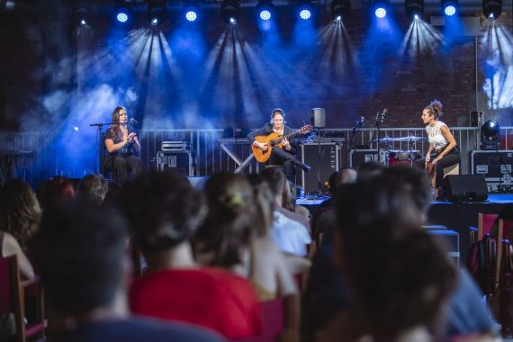 Concierto en la Antigua Fábrica Estrella Damm celebrado durante La Mercè 202