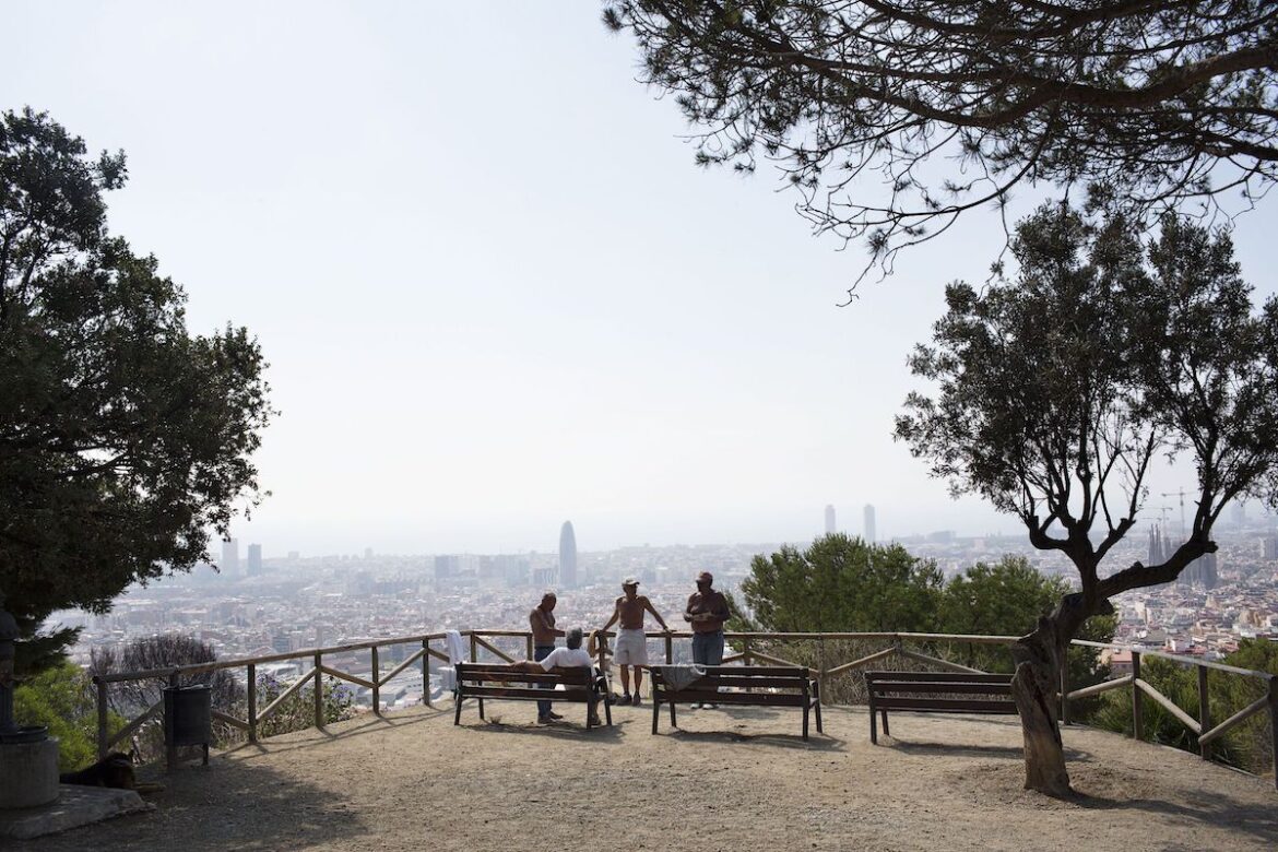 Vistes de Barcelona sote els núvols de contaminació